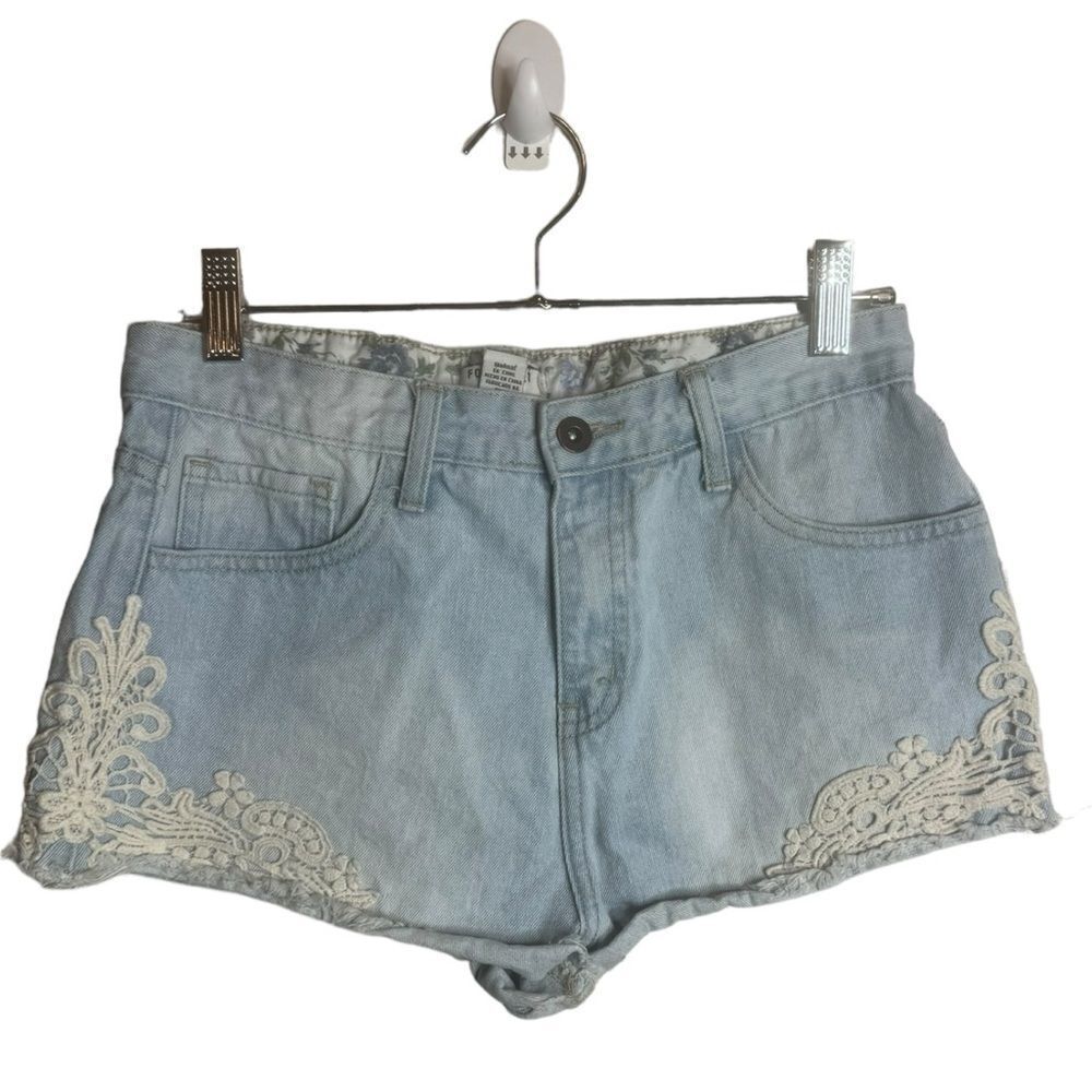 Forever 21 Blue Embroidered Jean Shorts size 28